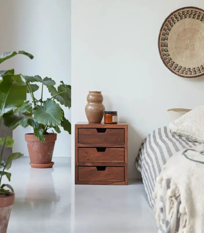 Kwarno Sheesham Wood Bedside Table with Drawer Storage (Natural Finish)